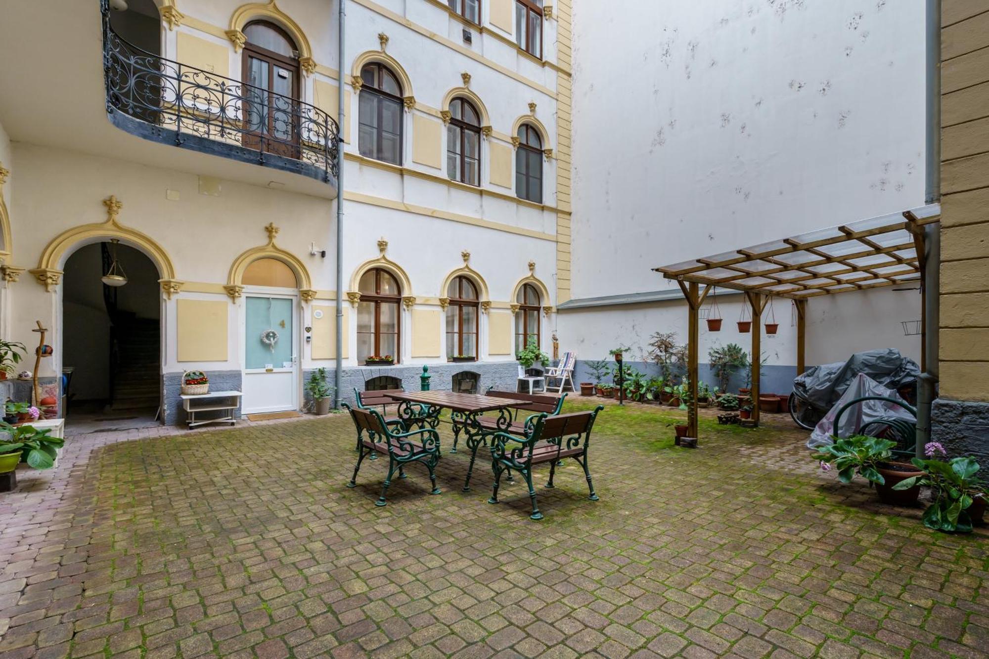 Barka Home In Downtown Buda Budapest Exterior foto